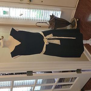 Clues Collection black sleeveless V neck sheath dress cream satin belt  6 EUC …